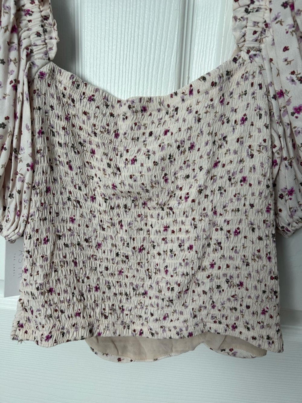 ASTR The Label Cream & Purple Floral Puff Sleeve Cropped Top Size Medium NWT - Picture 3 of 13